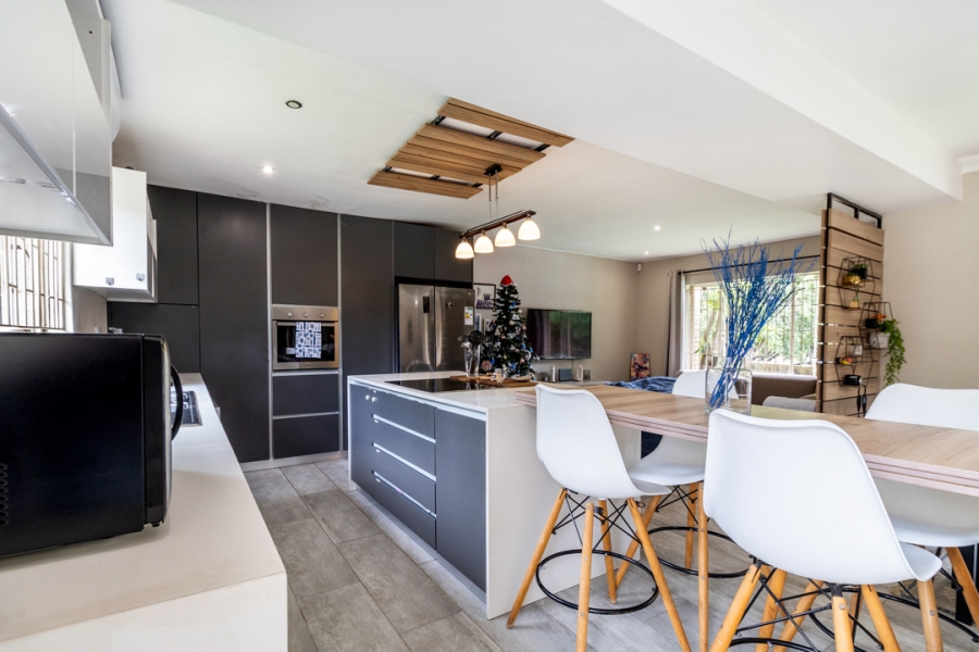 8 Bedroom Property for Sale in Ifafi North West